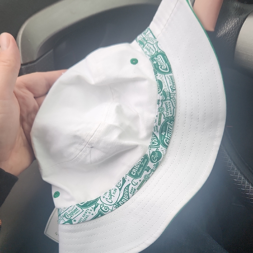 Criquet White Hat with Green Details